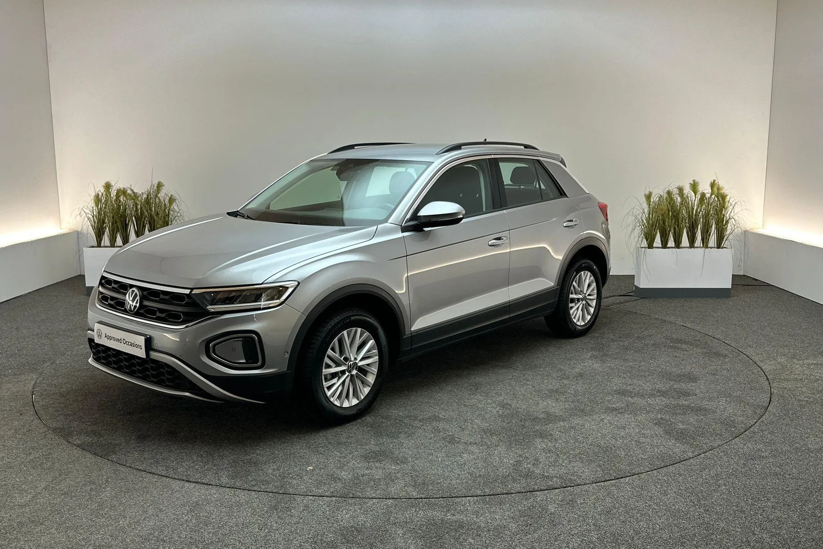 Volkswagen T-Roc (2023) — foto 1