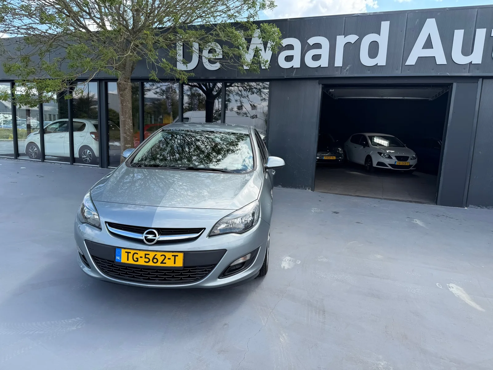 Opel Astra (2013) — foto 1