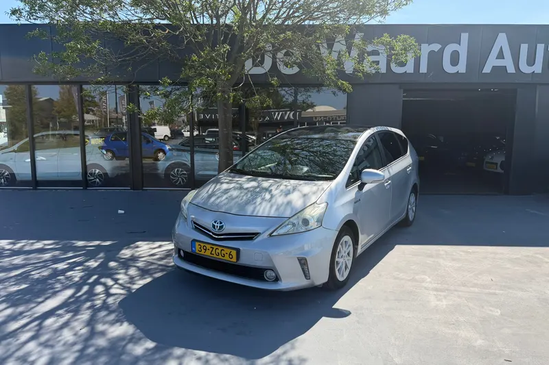 Toyota Prius Wagon (2012)
