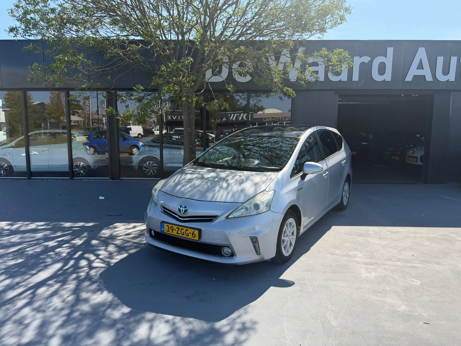 Toyota Prius Wagon (2012) — foto 1