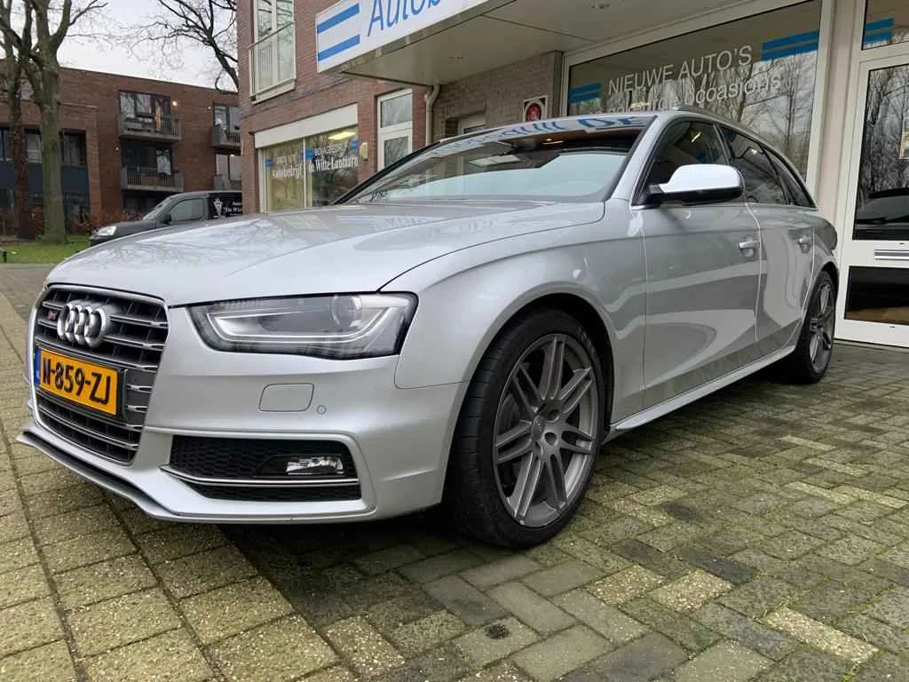Audi S/4 (2014) — foto 1