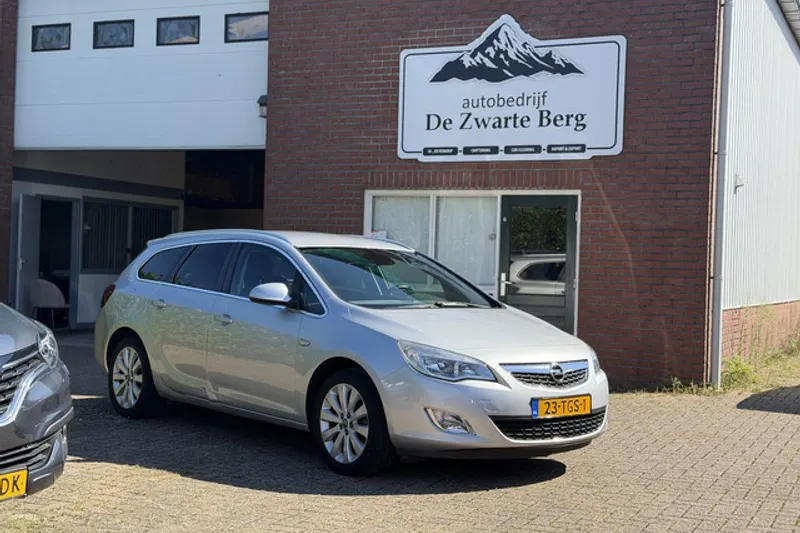 Opel Astra (2012)