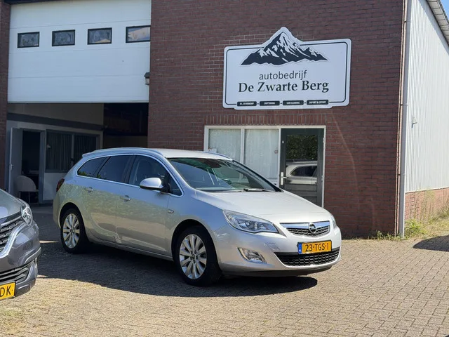 Opel Astra (2012) — foto 1