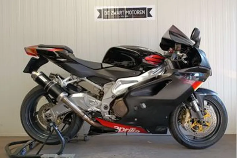 Aprilia RSV 1000 R (2004)