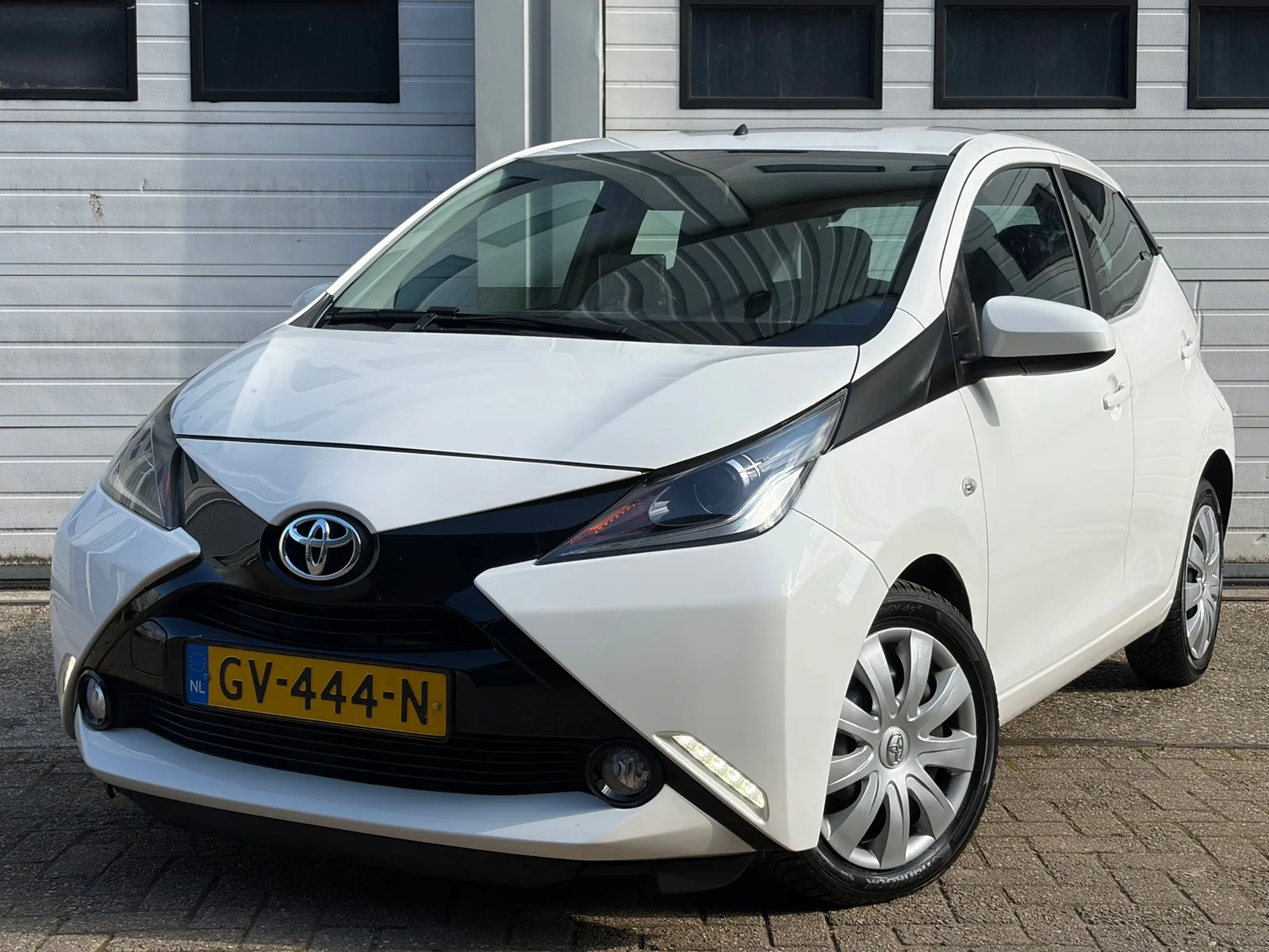 Toyota Aygo (2015) — foto 1