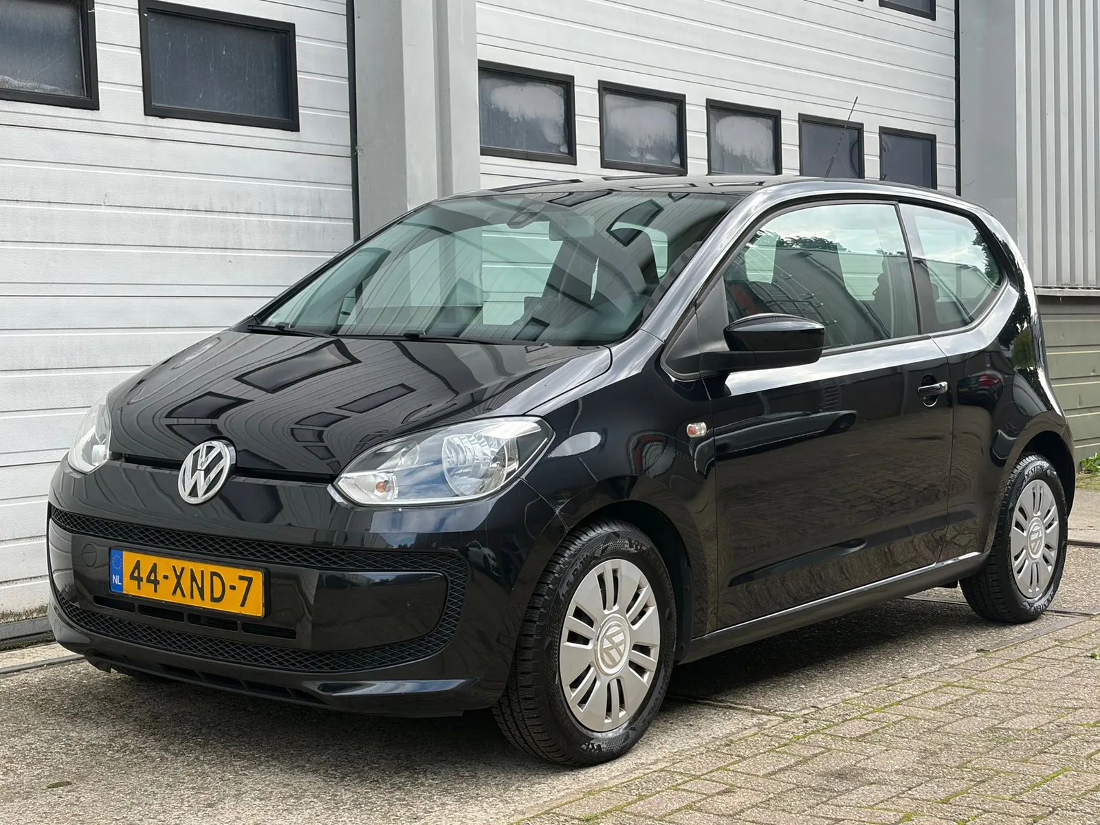 Volkswagen Up! (2012) — foto 1