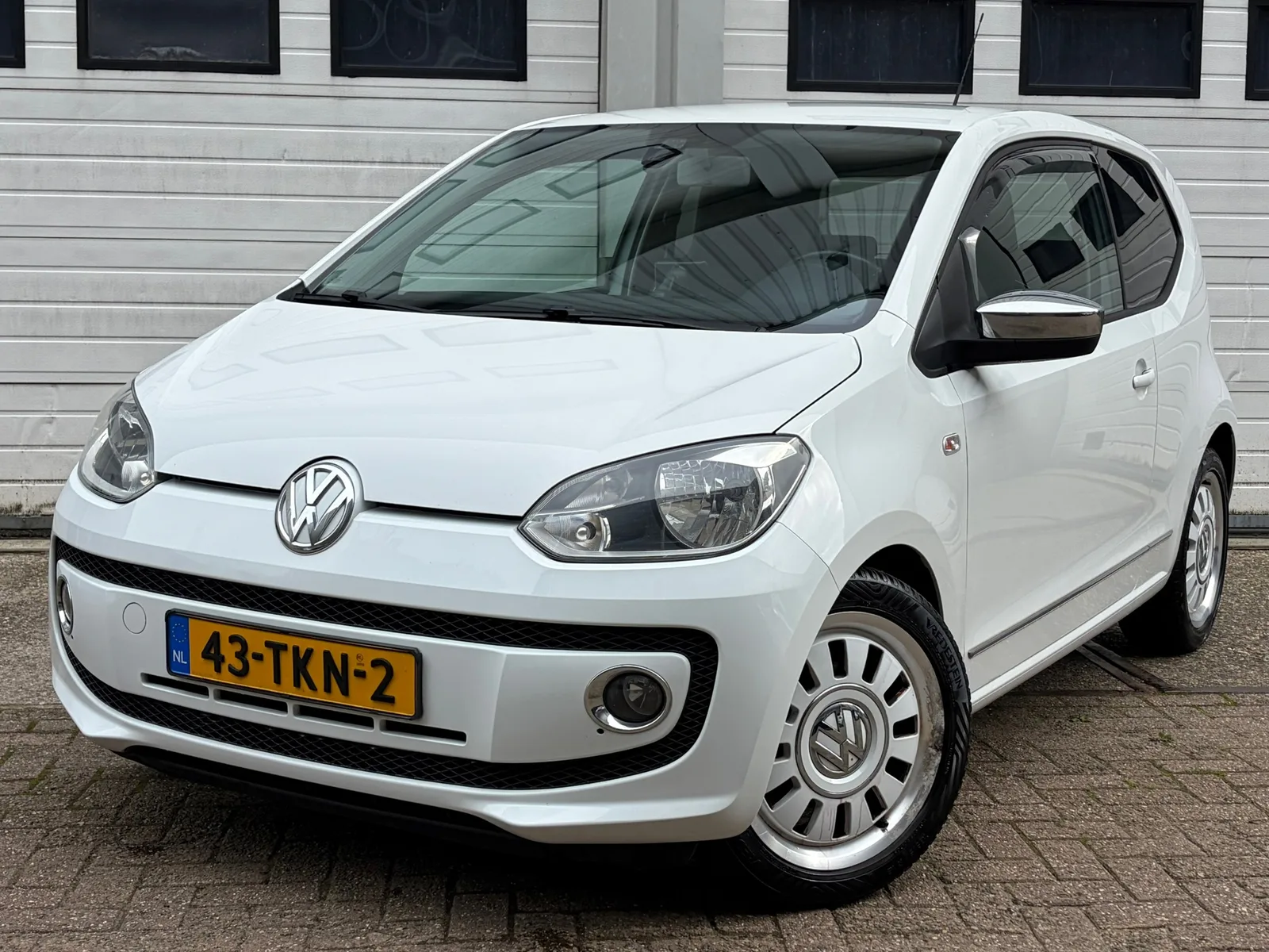 Volkswagen Up! (2012) — foto 1