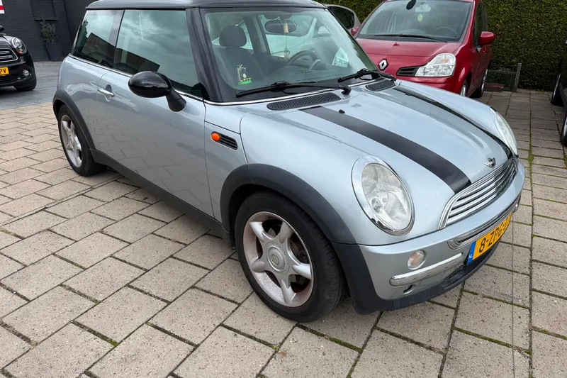 MINI Cooper (2002)