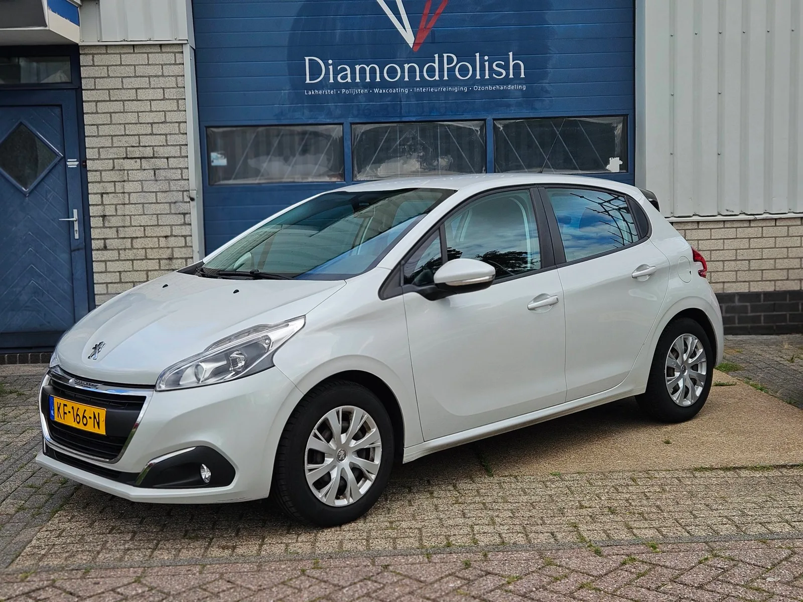Peugeot 208 (2016) — foto 1
