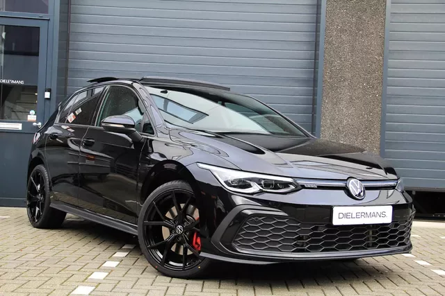 Volkswagen Golf (2021) — foto 1