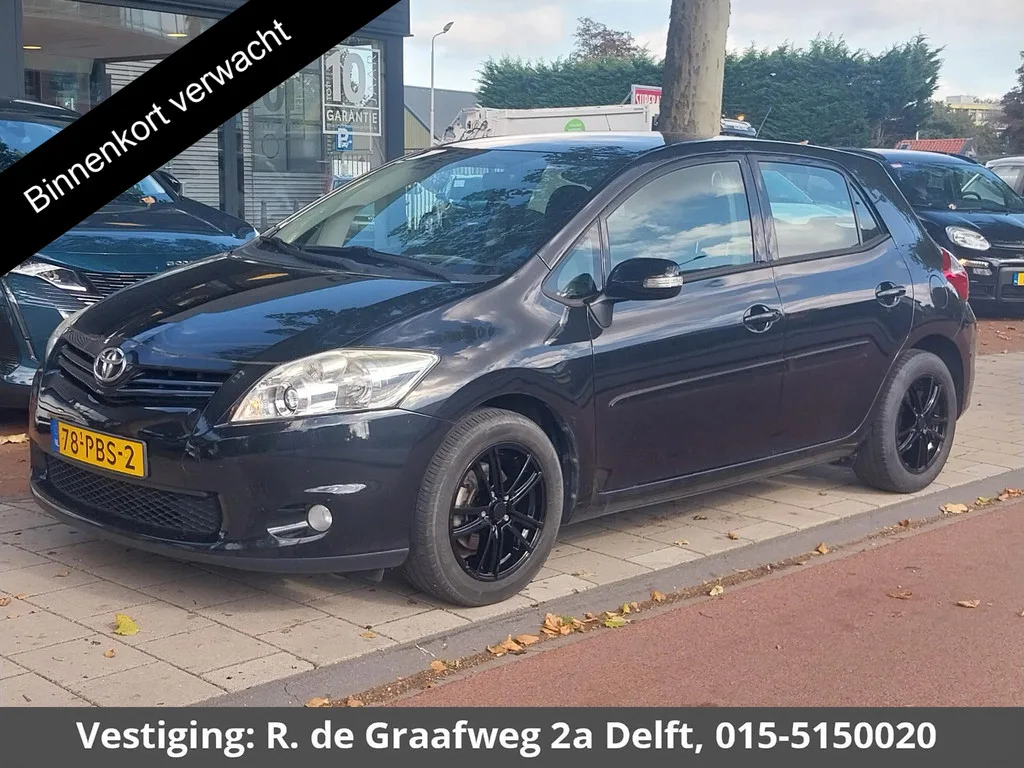 Toyota Auris (2011) — foto 1