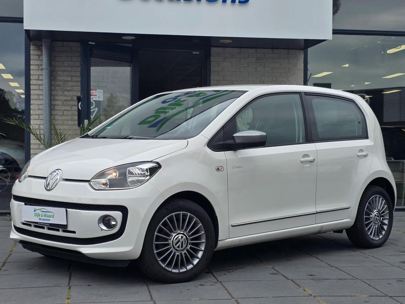 Volkswagen Up! (2013) — foto 1