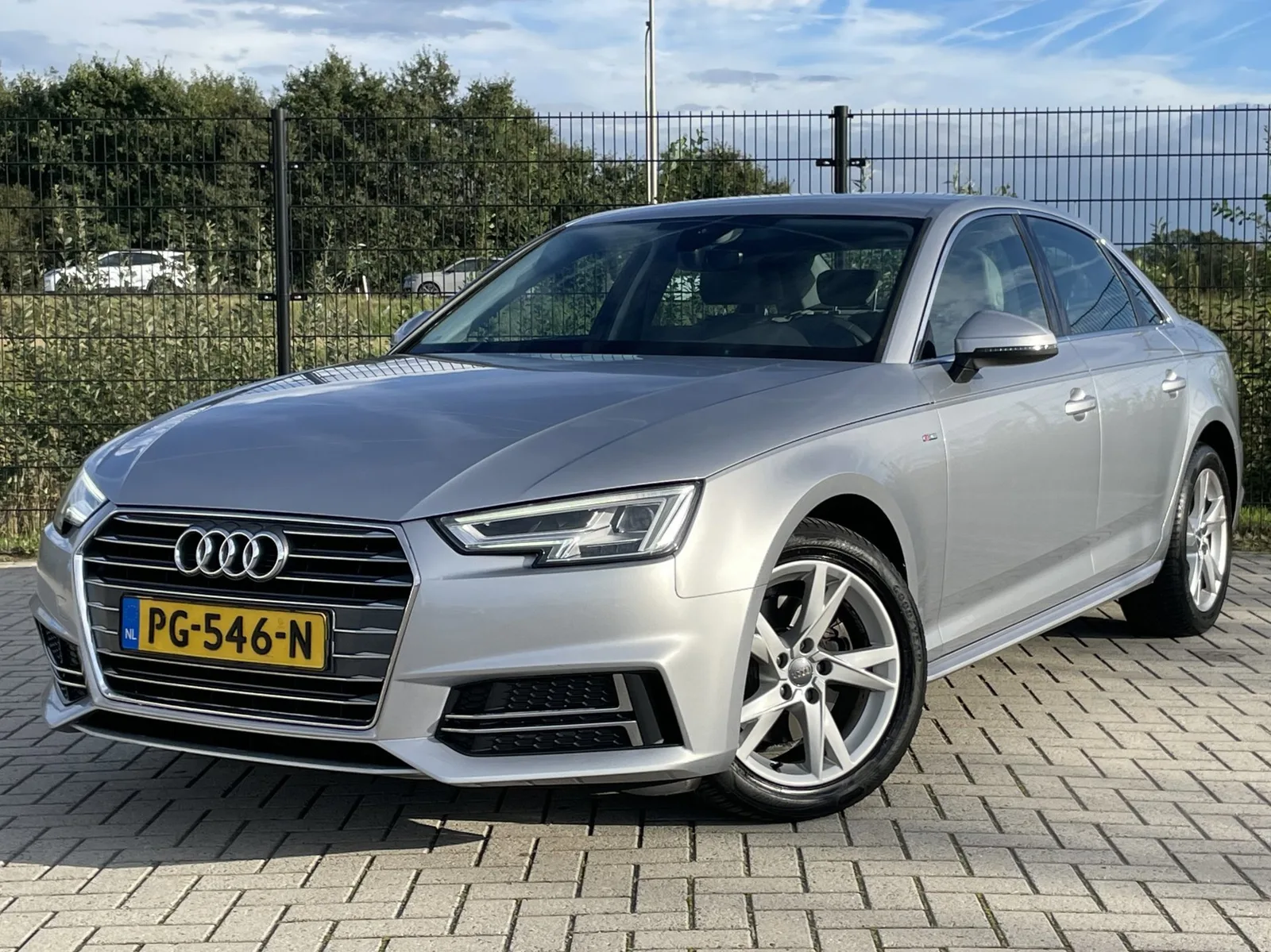 Audi A4 (2017) — foto 1
