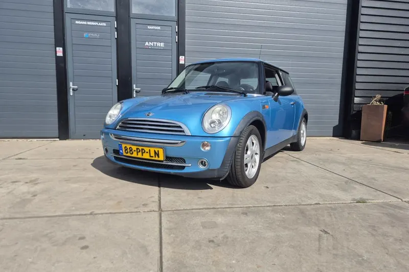 MINI One (2004)