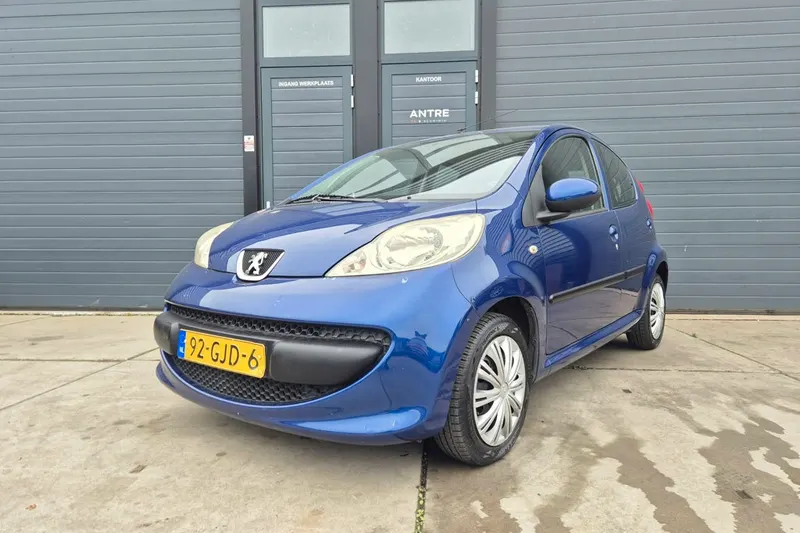 Peugeot 107 (2008)