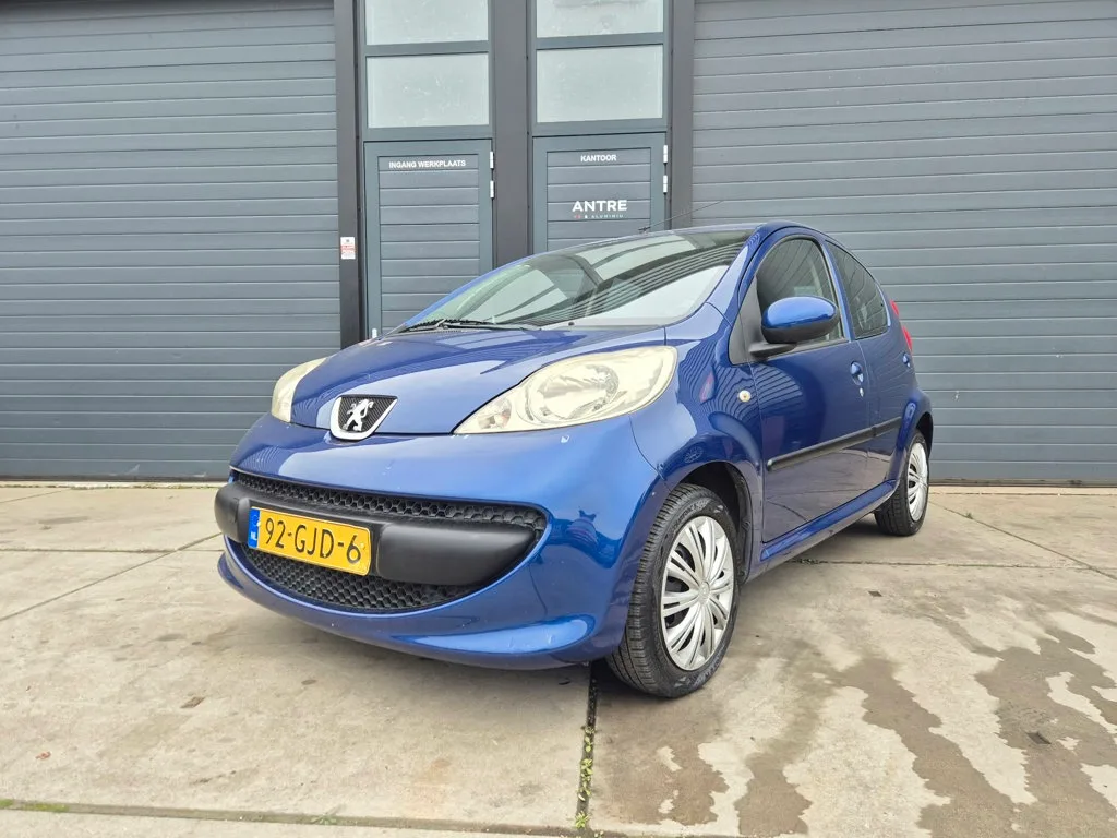 Peugeot 107 (2008) — foto 1