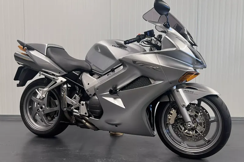 Honda VFR 800 Vtec (2004)