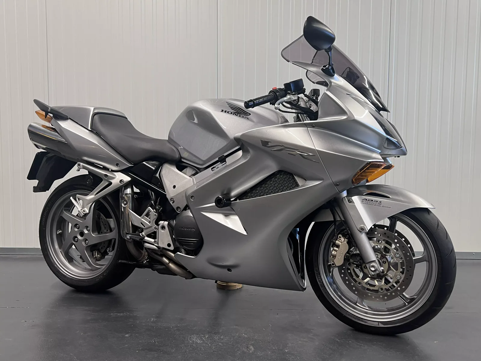 Honda VFR 800 Vtec (2004) — foto 1