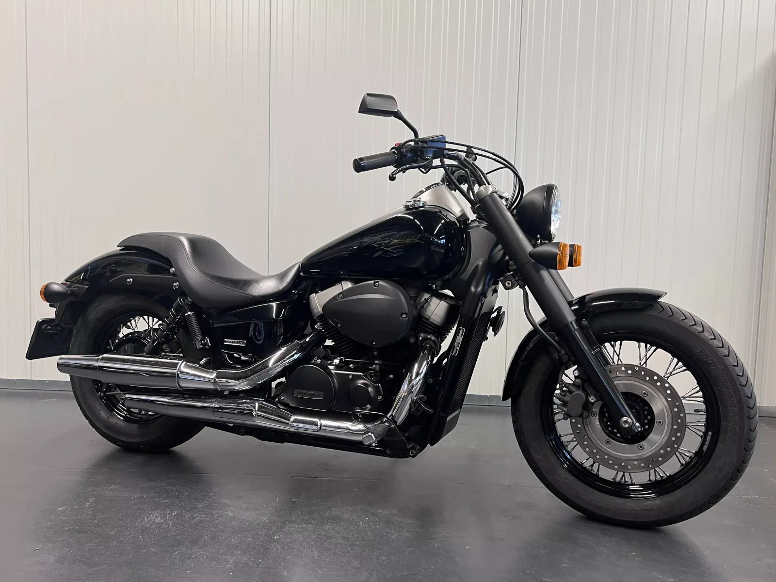 Honda VT750C2B Shadow Black Spirit (2011) — foto 1