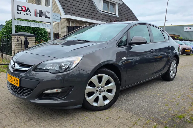 Opel Astra (2013)