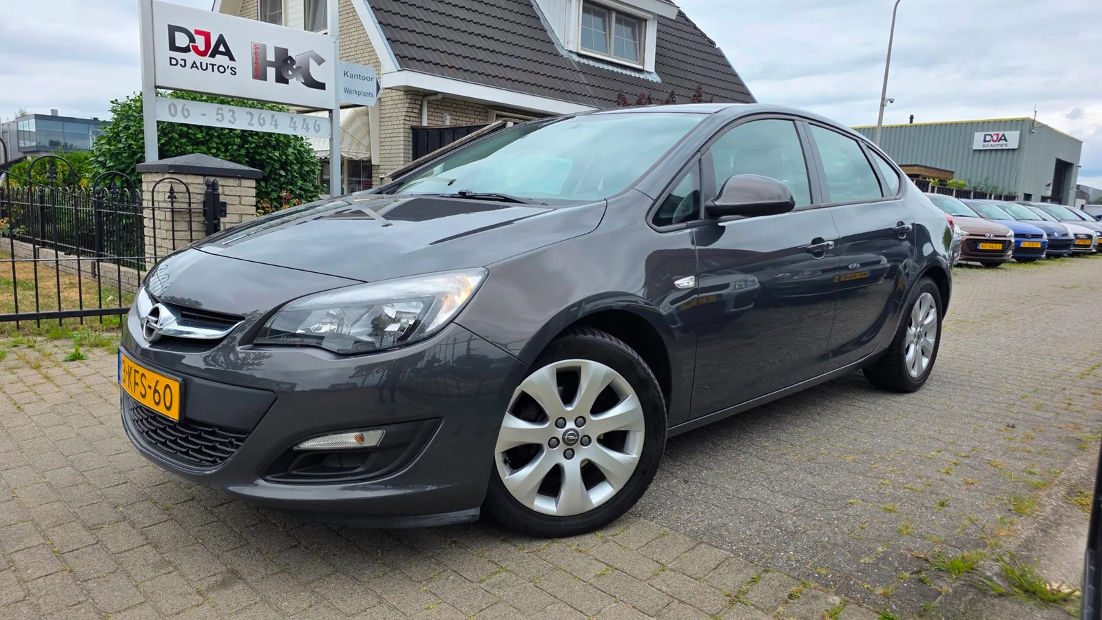 Opel Astra (2013) — foto 1