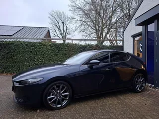 Mazda 3 (2020) — foto 1