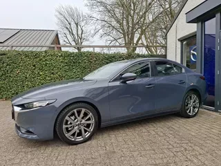 Mazda 3 (2022) — foto 1