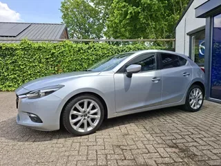 Mazda 3 (2017) — foto 1