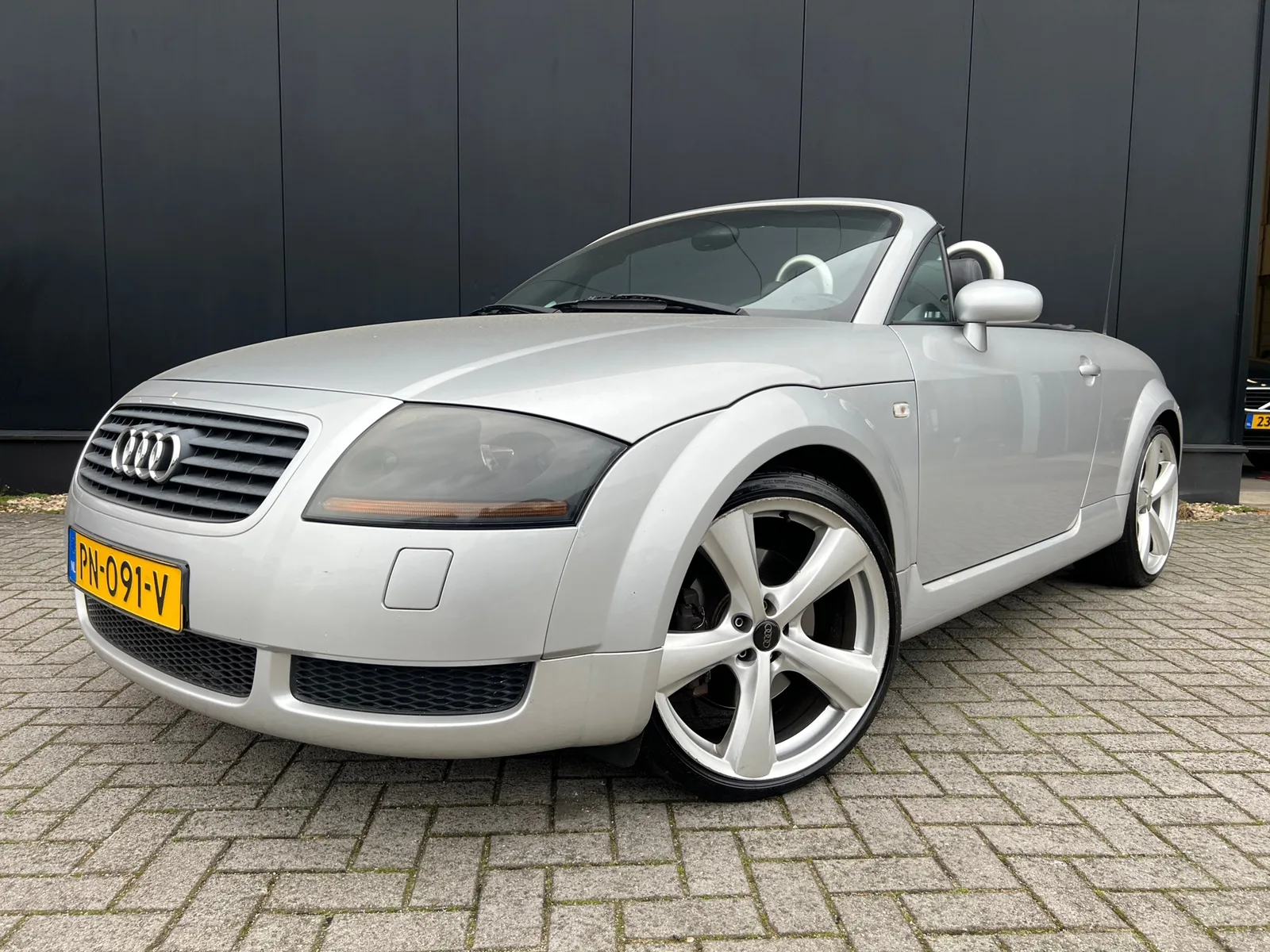 Audi TT (2002) — foto 1