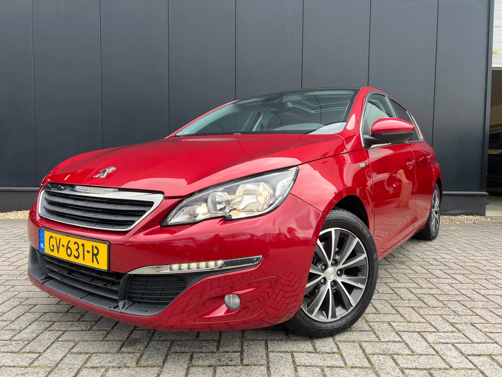 Peugeot 308 (2015) — foto 1