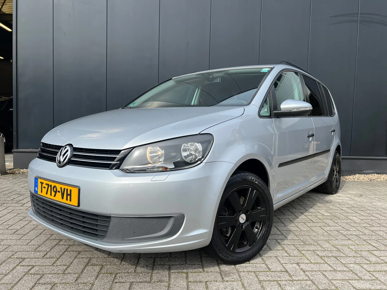 Volkswagen Touran (2011) — foto 1