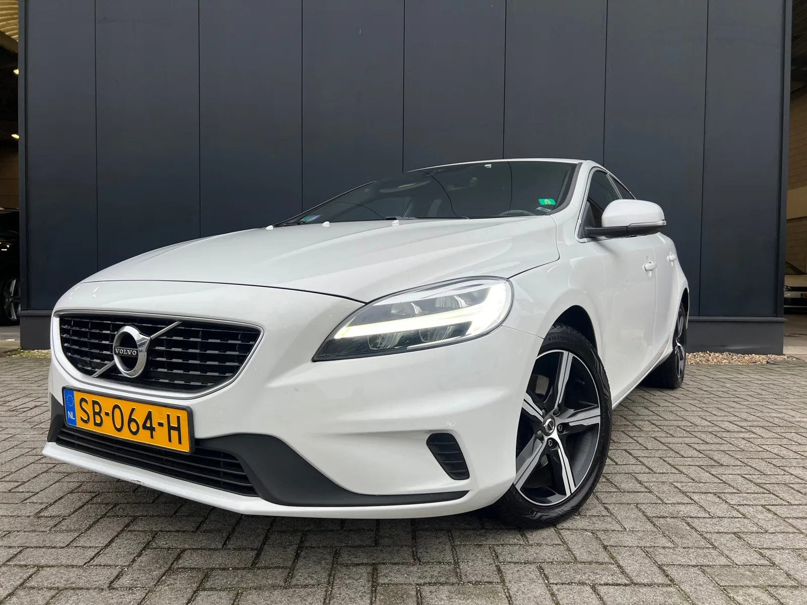 Volvo V40 (2018) — foto 1