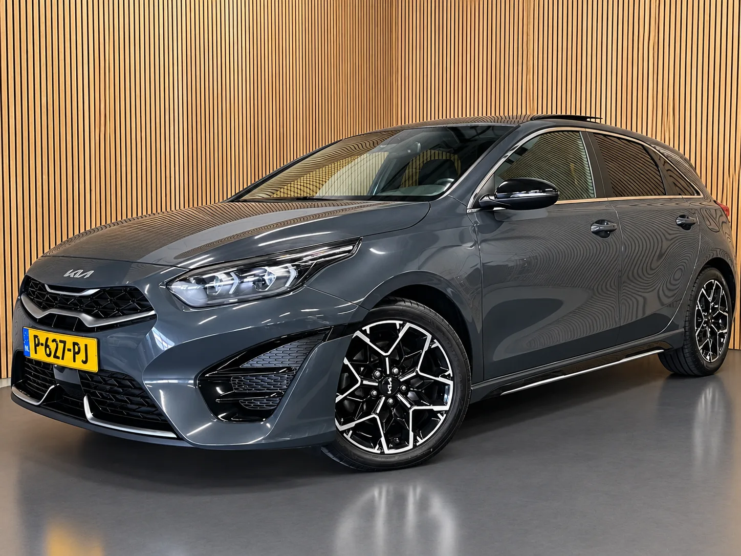 Kia Ceed (2022) — foto 1