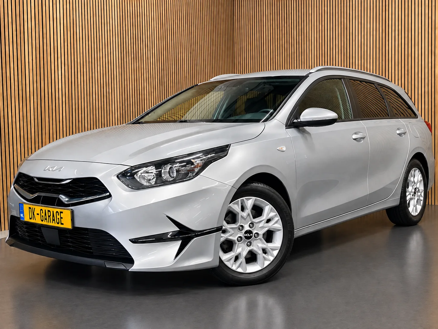 Kia Ceed (2023) — foto 1