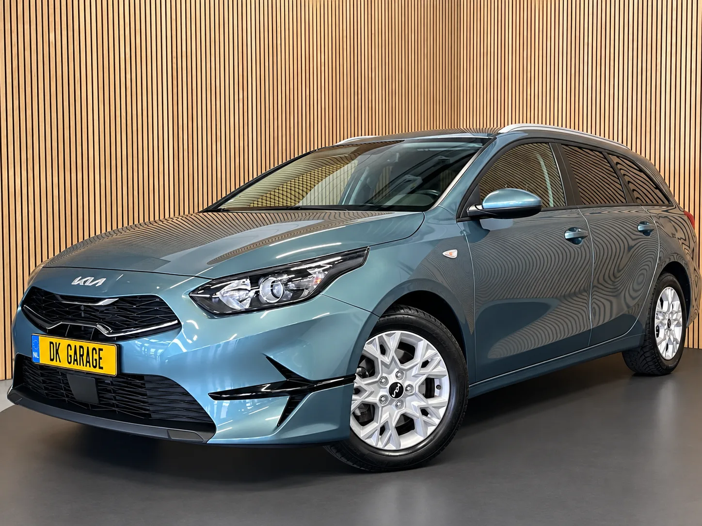 Kia Ceed (2023) — foto 1