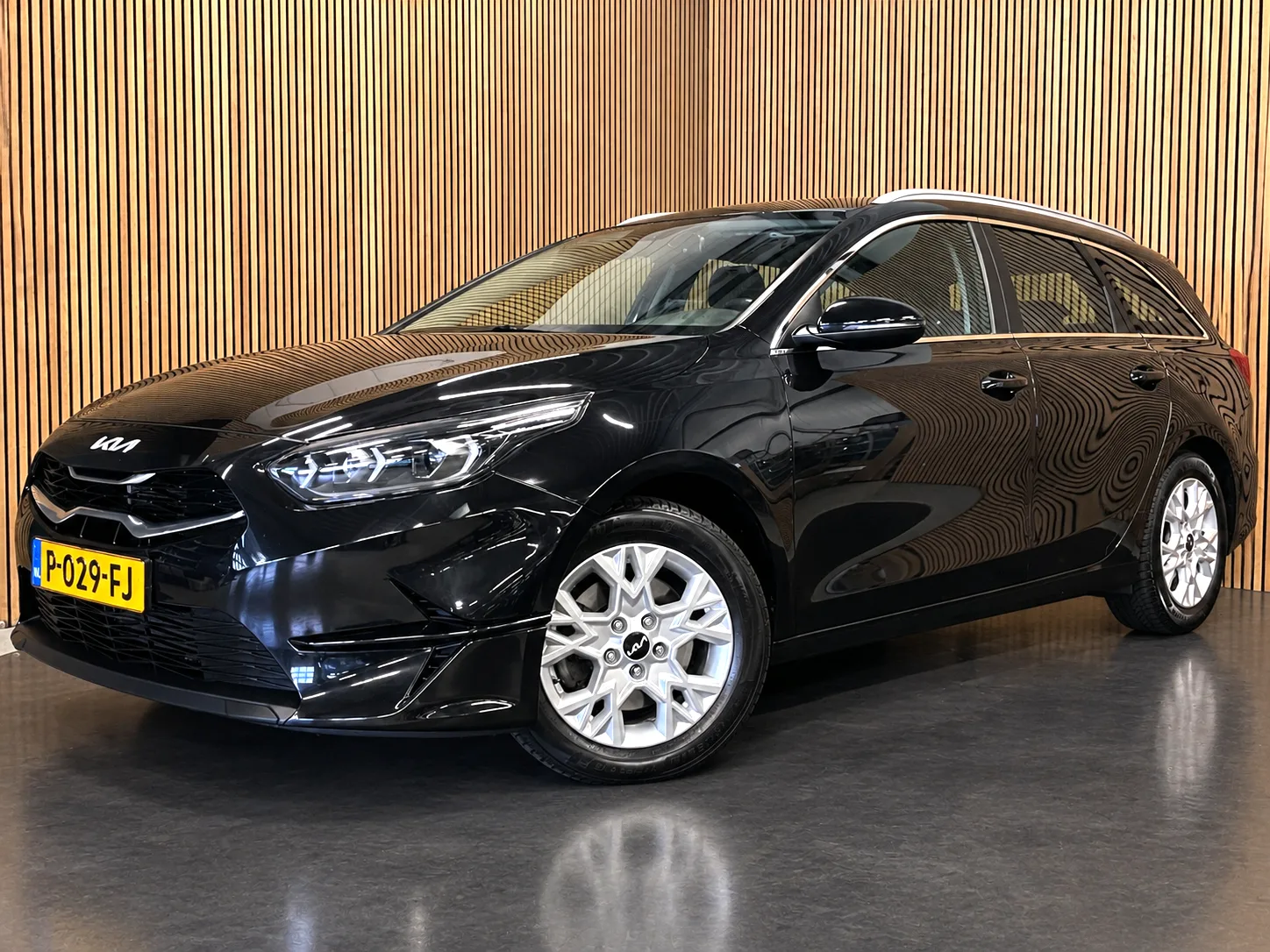 Kia Ceed (2022) — foto 1