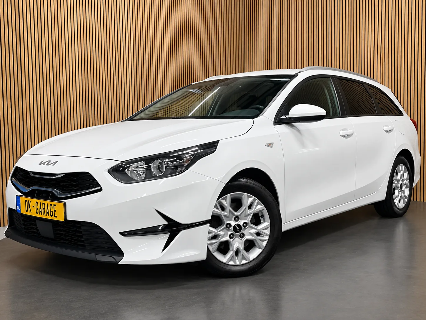 Kia Ceed (2023) — foto 1