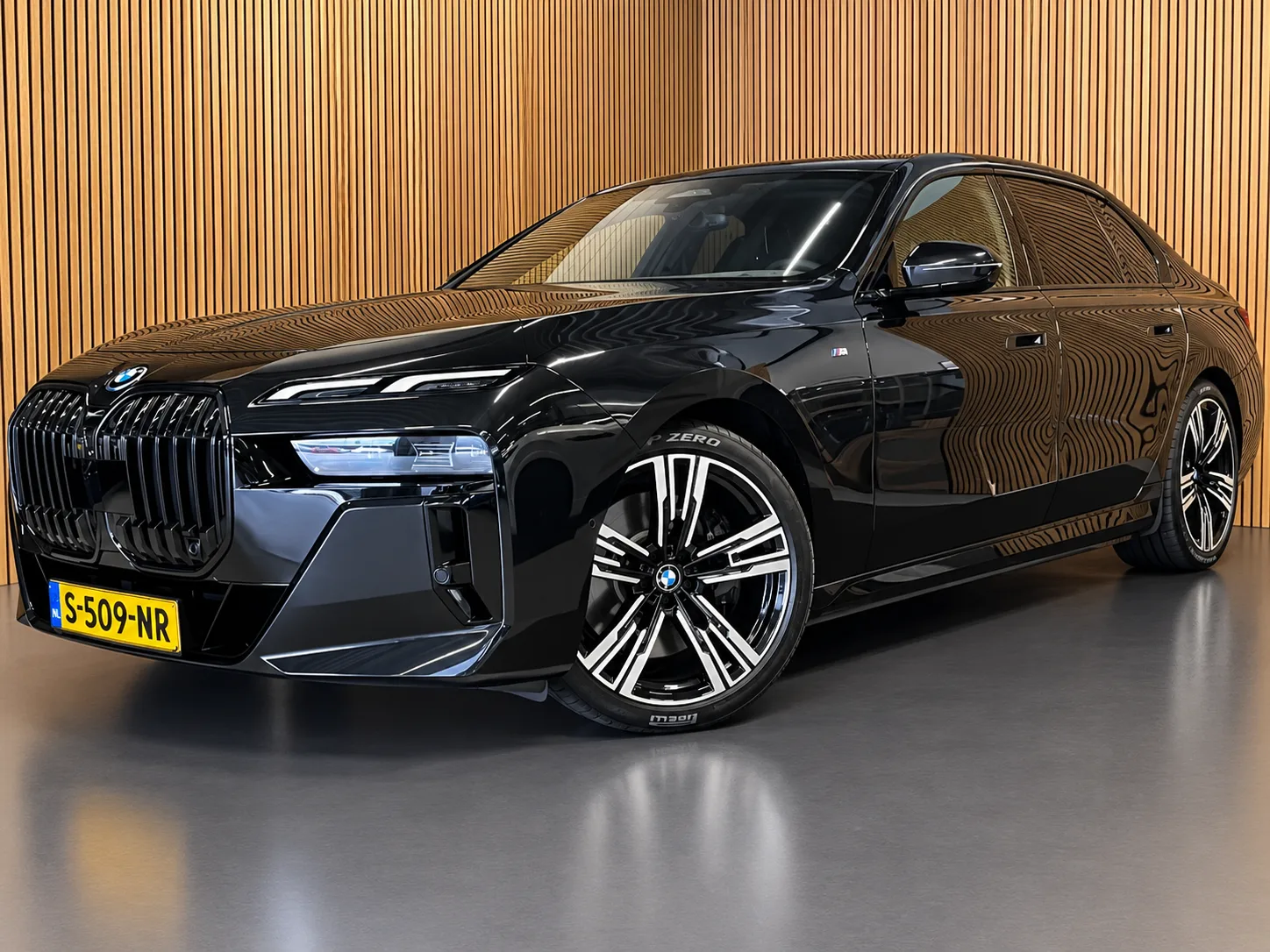 BMW i7 (2023) — foto 1