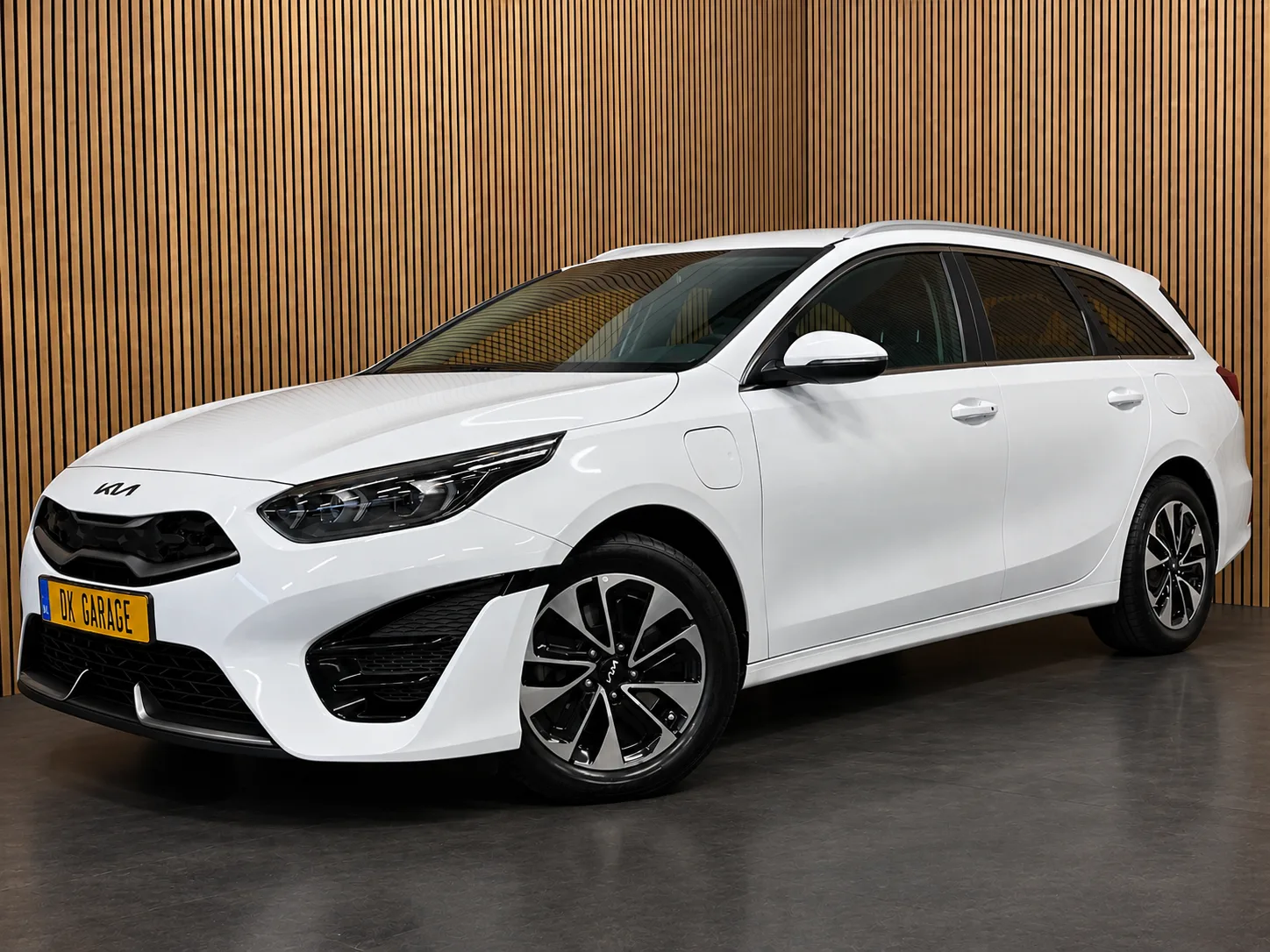 Kia Ceed (2023) — foto 1