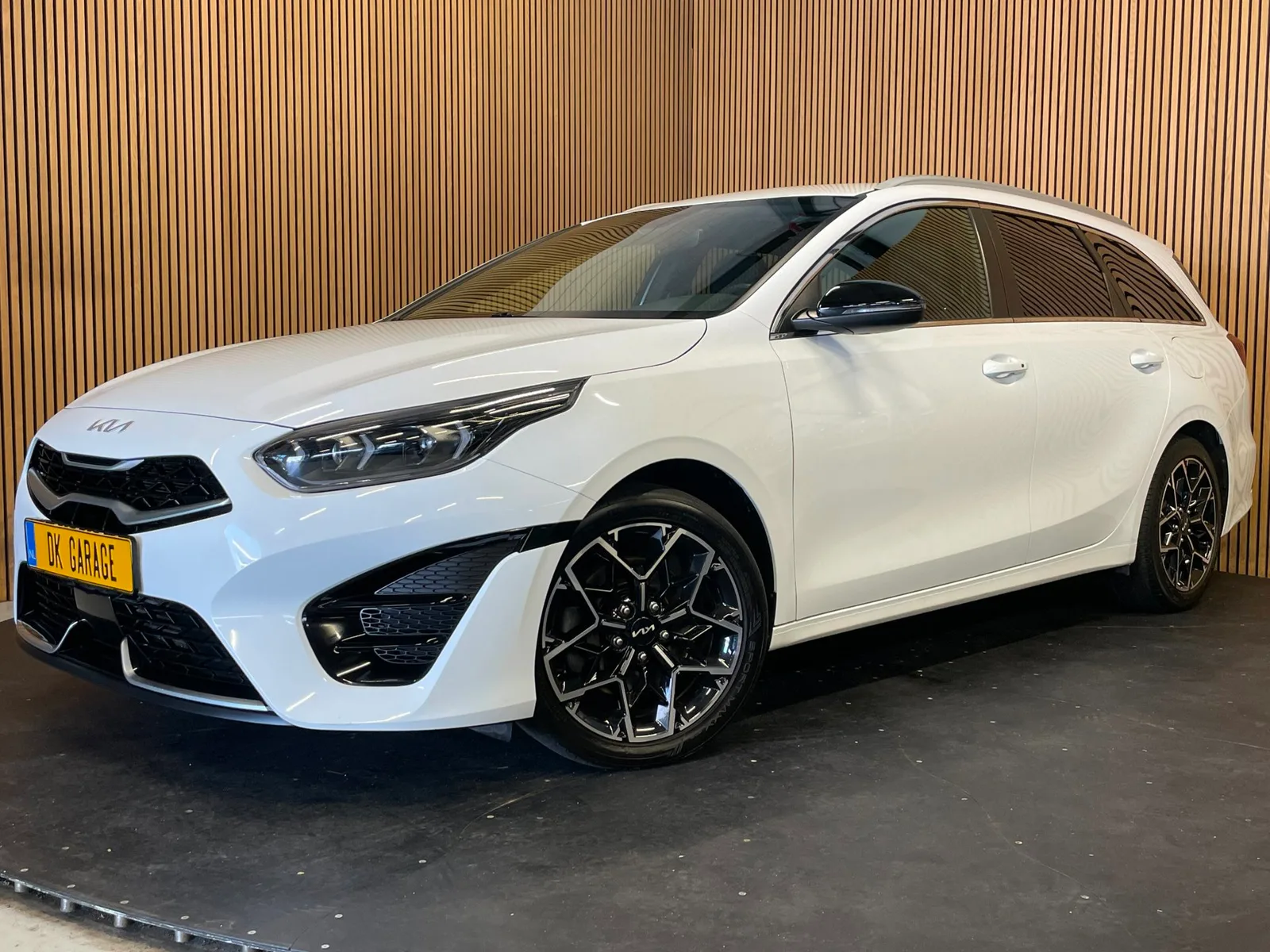 Kia Ceed (2022) — foto 1