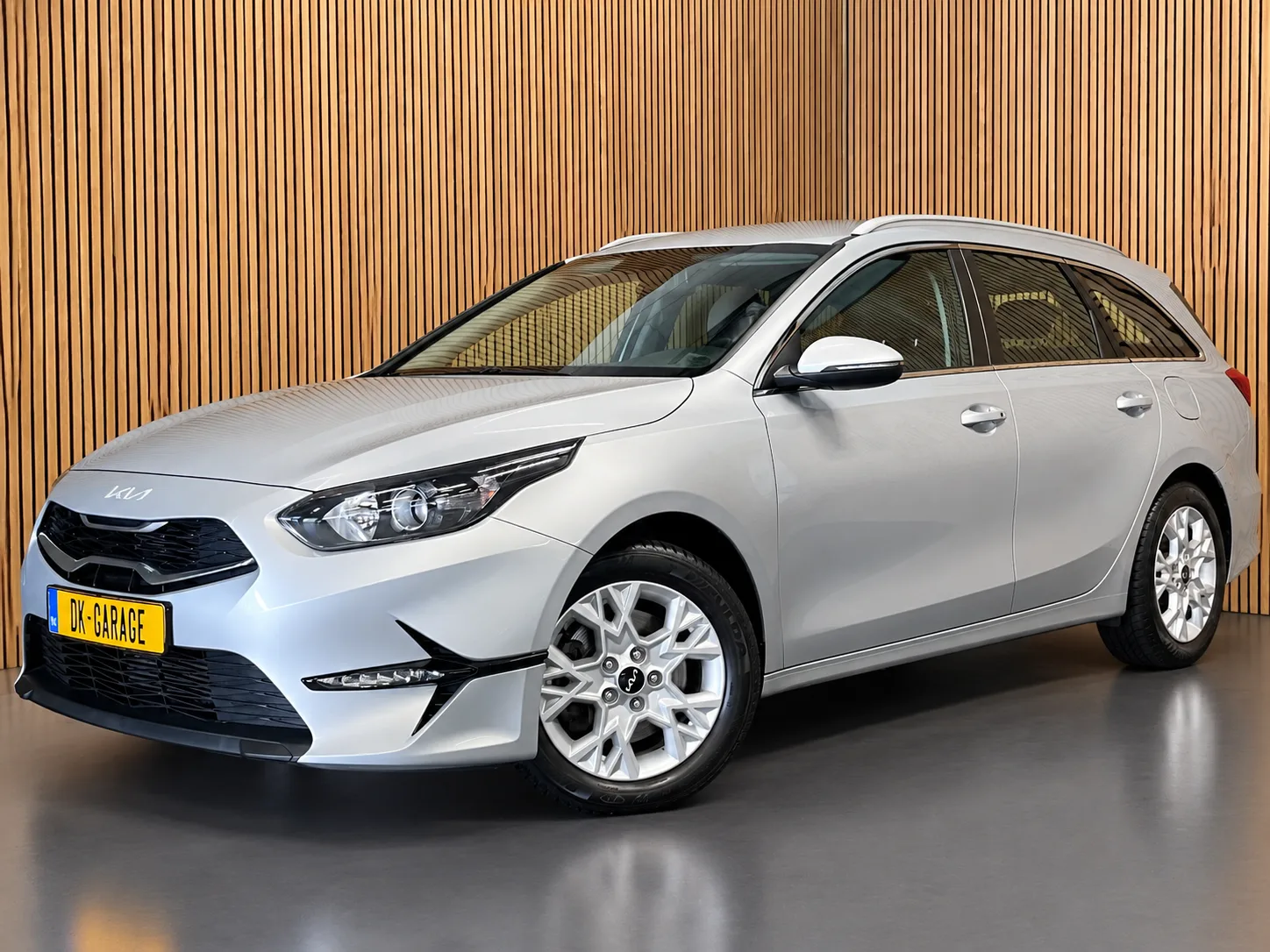Kia Ceed (2023) — foto 1