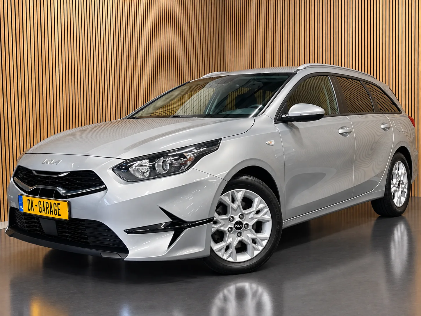 Kia Ceed (2023) — foto 1