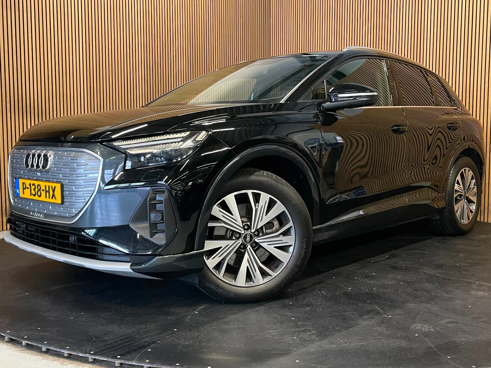 Audi Q4 e-tron (2022) — foto 1