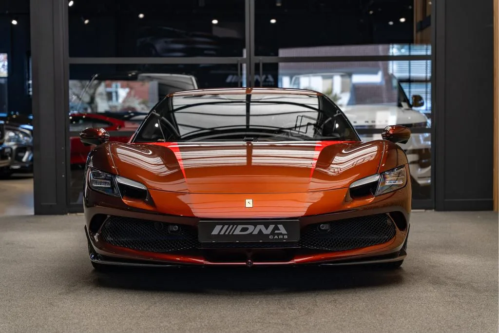 Ferrari 296 GTB (2024) — foto 1