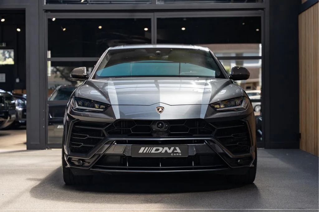 Lamborghini Urus (2019) — foto 1