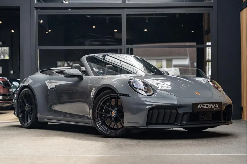 Porsche 911 (2024)