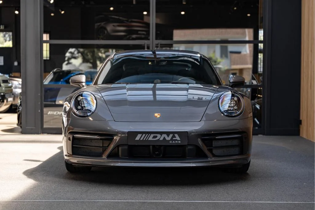 Porsche 911 (2020) — foto 1