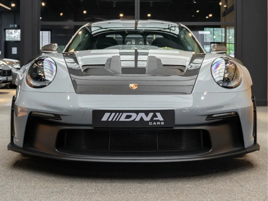 Porsche 911 (2025) — foto 1