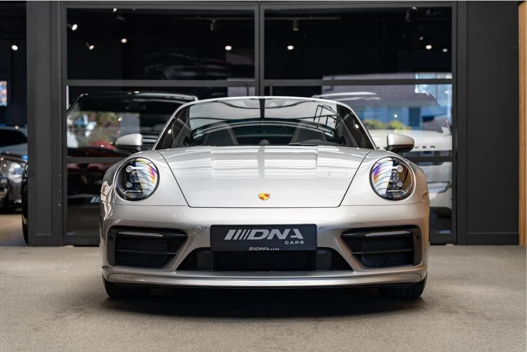 Porsche 911 (2021) — foto 1