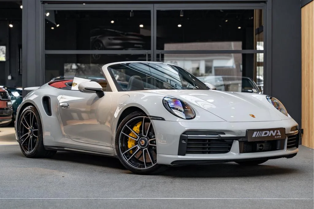 Porsche 911 (2021) — foto 1